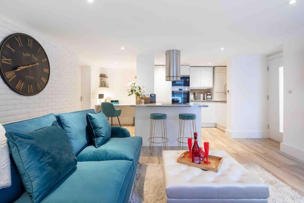 Appartamento Luxury 2 Bedroom With Private Terrace & Parking - Wanstead, Escape In Londra