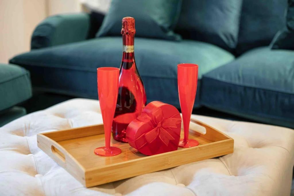 Appartamento Luxury 2 Bedroom With Private Terrace & Parking - Wanstead, Escape In