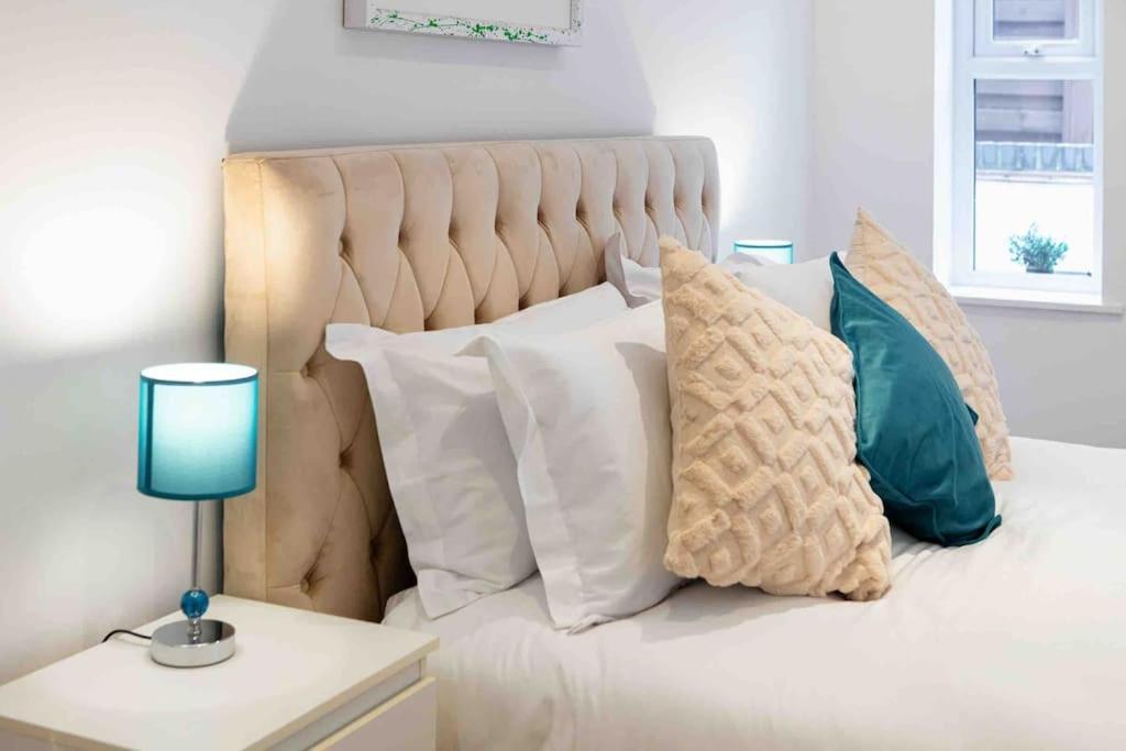 Appartamento Luxury 2 Bedroom With Private Terrace & Parking - Wanstead, Escape In *